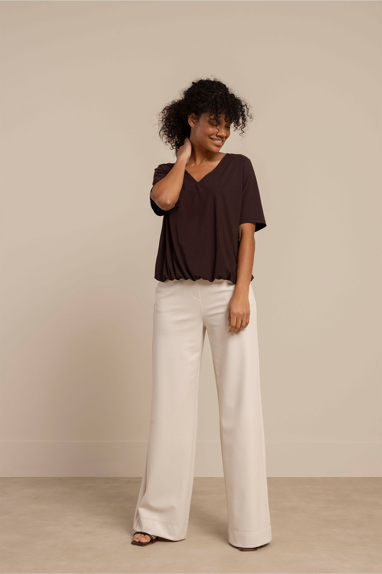 Studio Anneloes Vicky Shirt Espresso, effen espressokleurig damesshirt